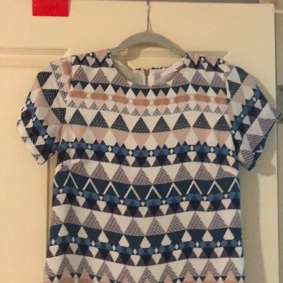 Dresss - Picture 3 of 4